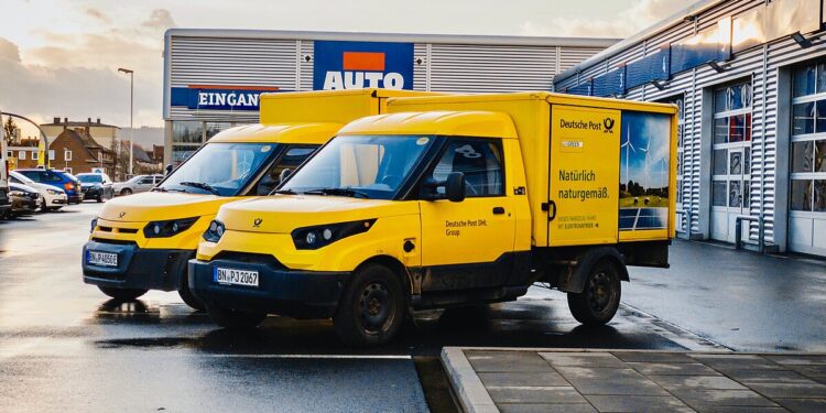 Giấy phép bưu chính cho xe tải vào phố